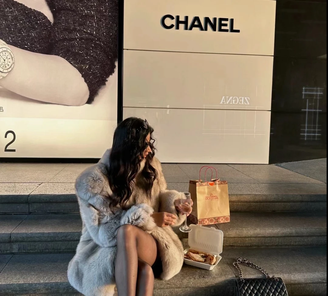 秋冬季街头女常规长袖脏白色