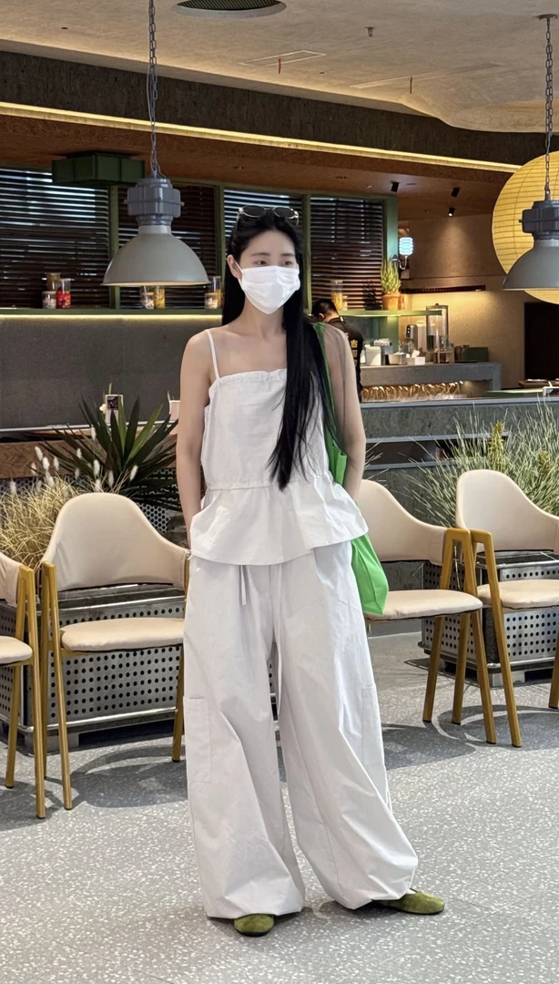 飞行日记～新款纯色收腰下摆吊带+松紧腰阔腿休闲裤两件套