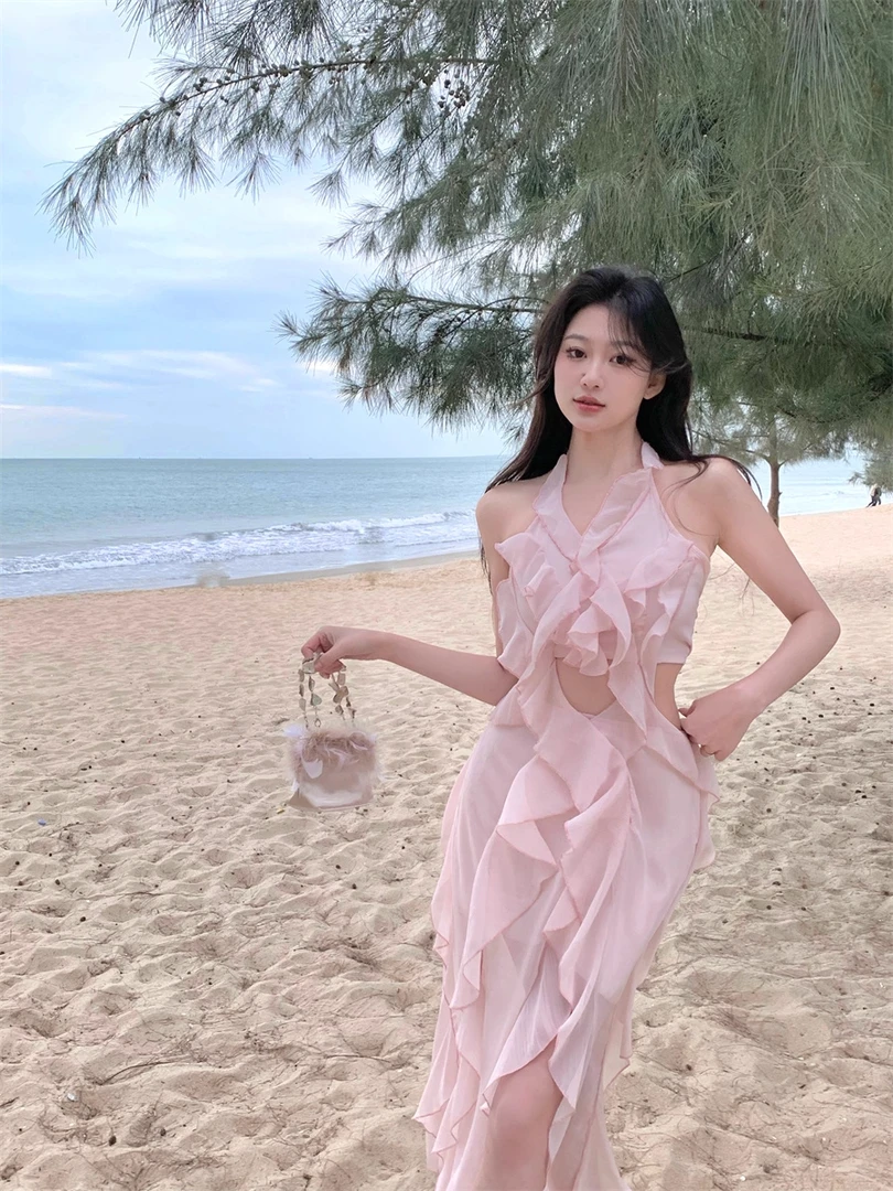 海边沙滩旅行度假休闲惬意生命力粉红荷叶边不规则开叉连衣裙女