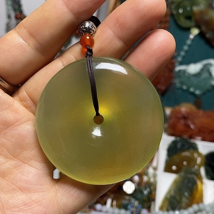 翡翠未镶嵌吊坠(赠链)