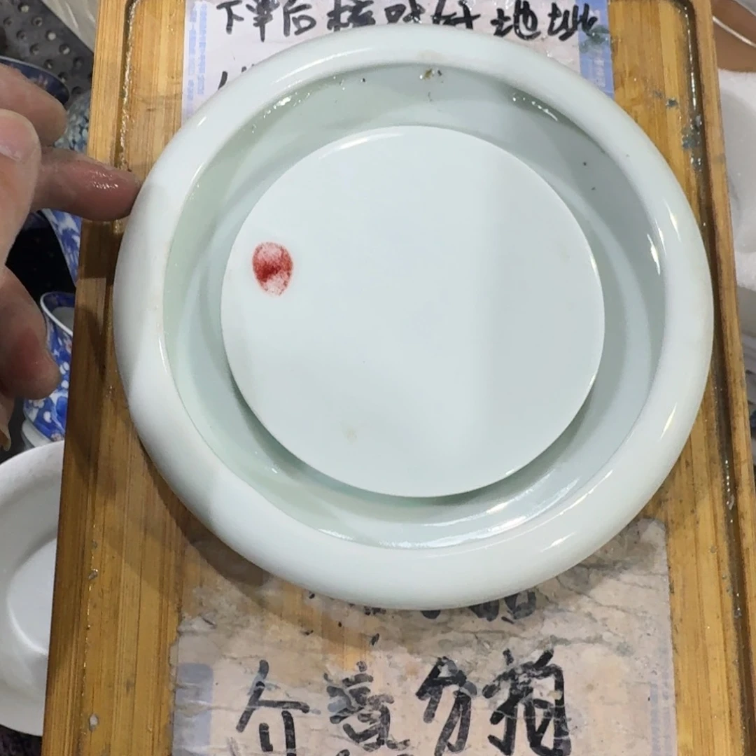 瑕疵介意勿拍陶瓷器皿 B935