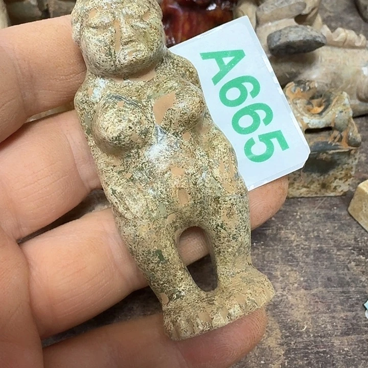 蛇纹石玉颈饰未镶嵌