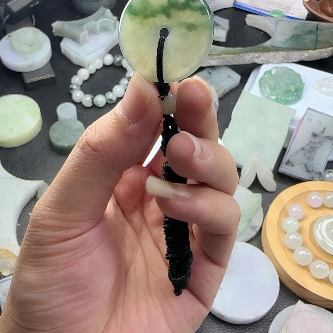 颈饰未镶嵌翡翠平安扣