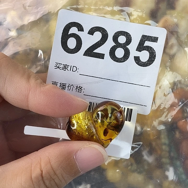 蜜蜡未镶嵌珠宝奇石