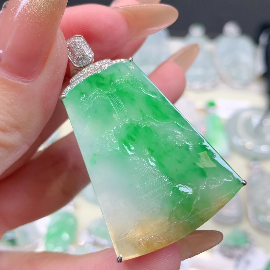 翡翠18K金镶嵌颈饰
