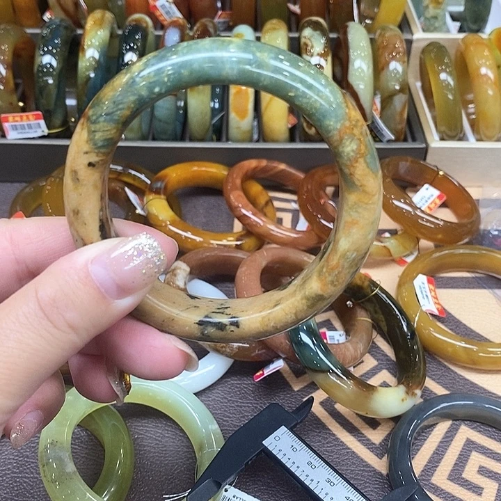 未镶嵌透闪石-蛇纹石玉手镯