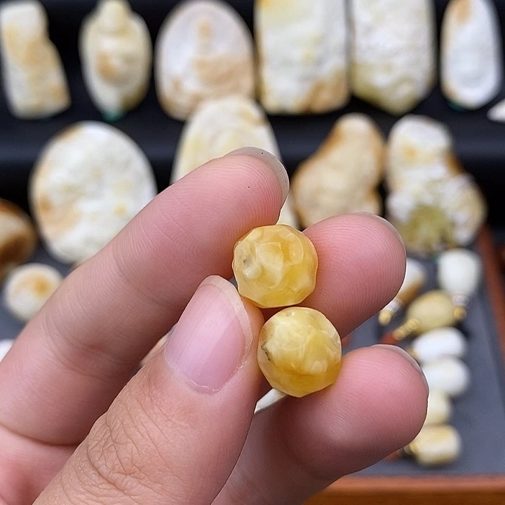 未镶嵌琥珀裸石11无相对珠微瑕