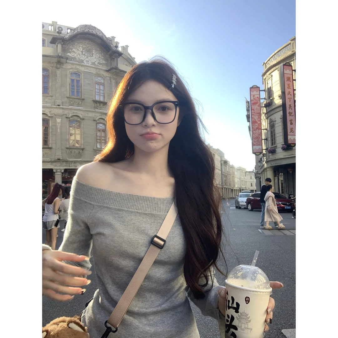 Not defined灰色露肩性感斜肩长袖T恤女秋季不规则时尚开叉上衣