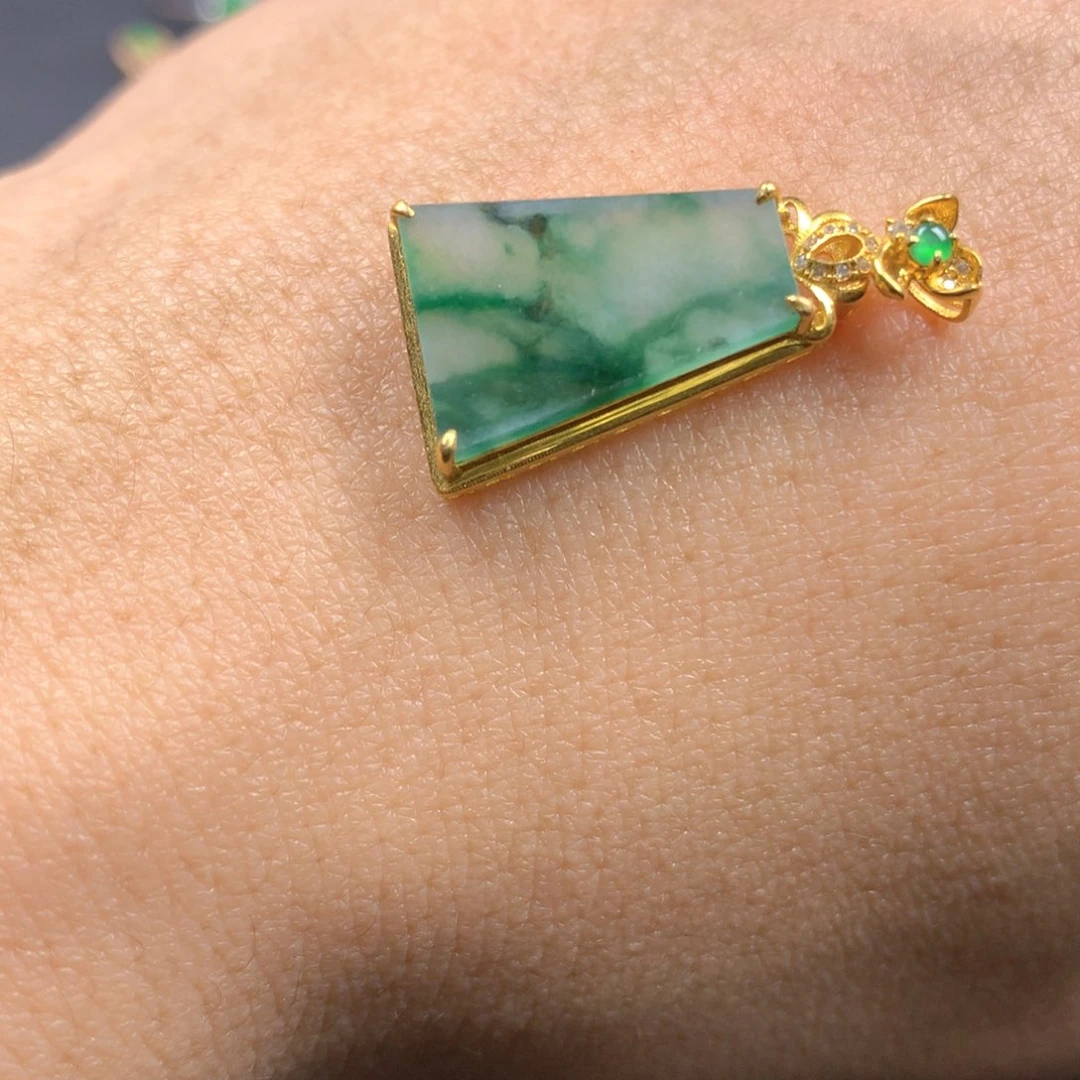 【闪购商品】翡翠颈饰18K金镶嵌翡翠