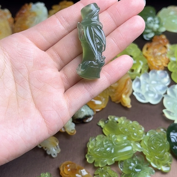 蛇纹石玉颈饰未镶嵌安*?