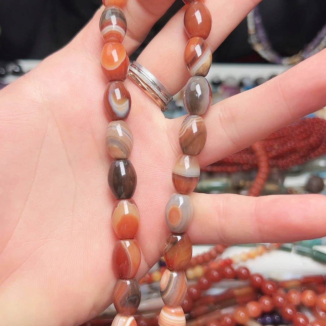 玛瑙/玉髓未镶嵌珠宝半成品C82，天然缠丝玛瑙枣珠一条