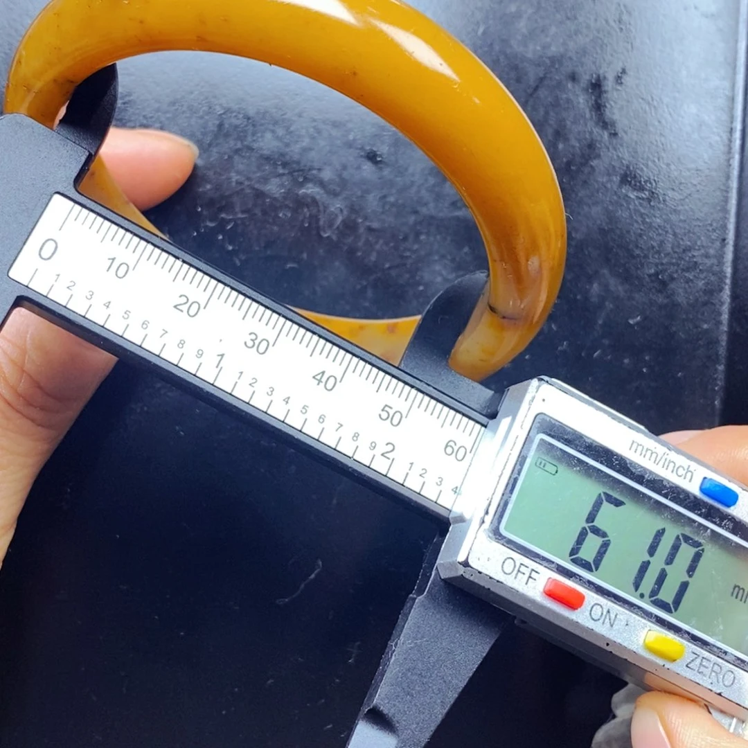 石英质玉（黄龙玉）未镶嵌颈饰