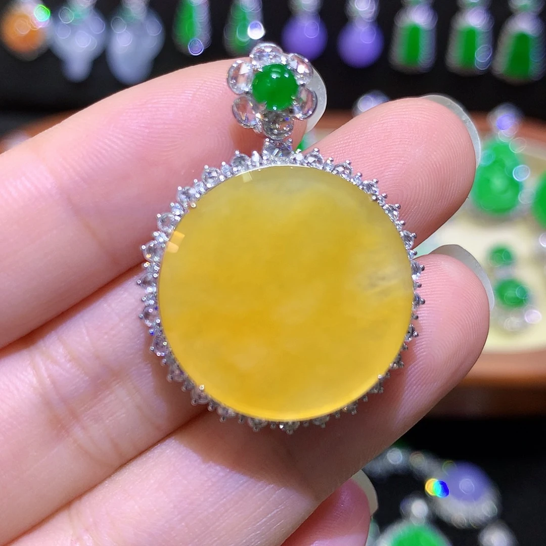 翡翠18K金镶嵌颈饰高冰黄翡