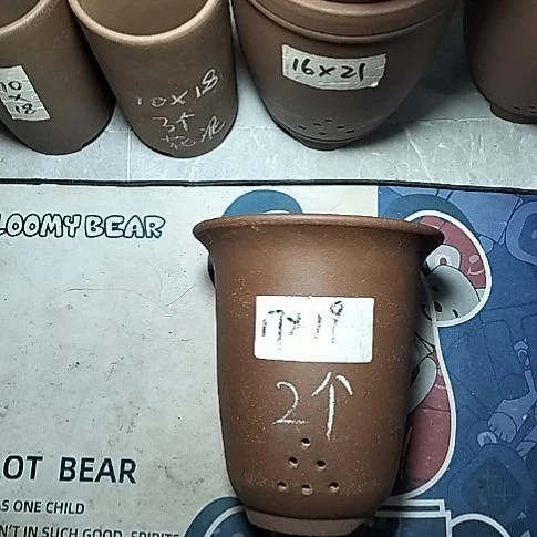 小金钟两个紫砂花盆