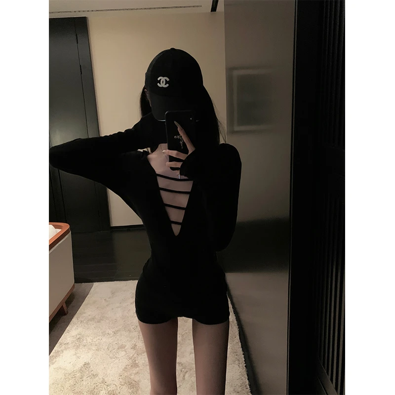 2025秋季新款黑色v领长袖修身显瘦气质上衣女配高腰显瘦休闲短裤