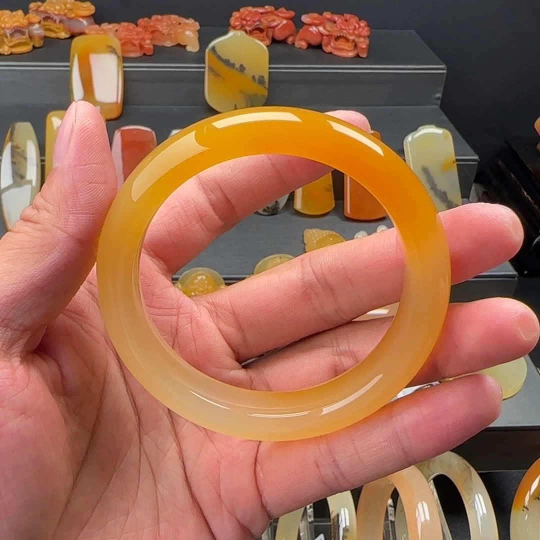 石英质玉（黄龙玉）未镶嵌手镯静*?