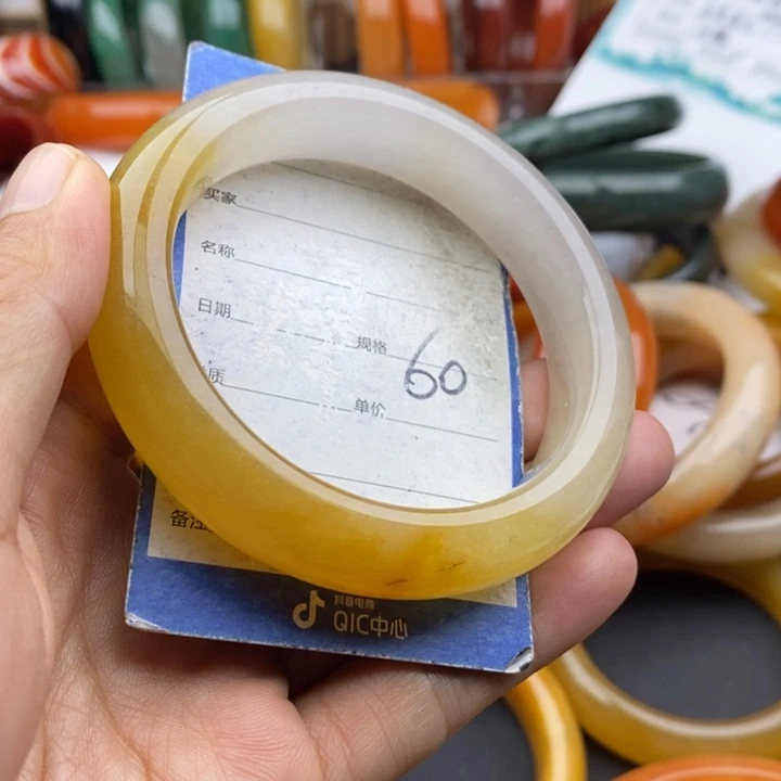 未镶嵌手镯石英质玉
