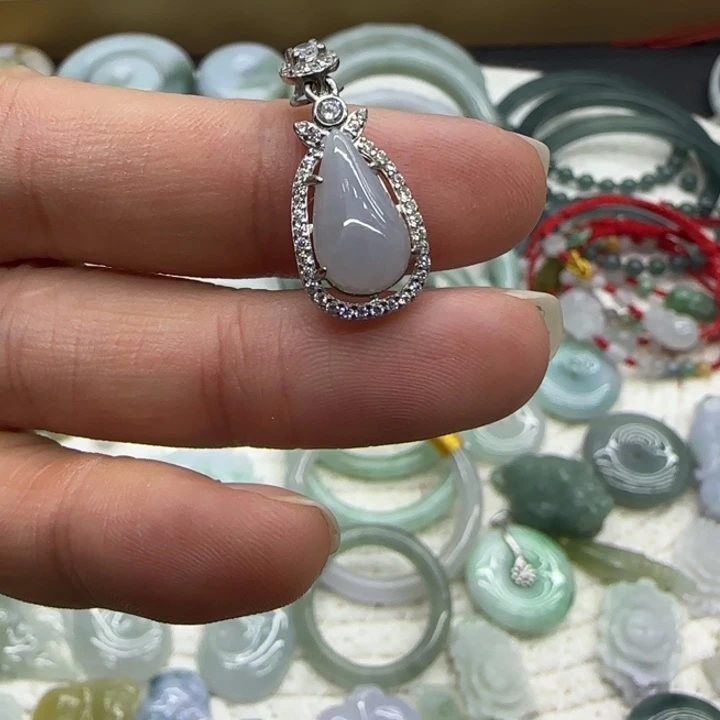 翡翠未镶嵌手链吊坠