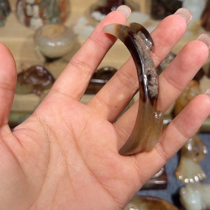 存***真和田玉未镶嵌挂件