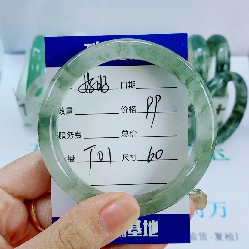 【闪购商品】未镶嵌手镯石英质玉T01