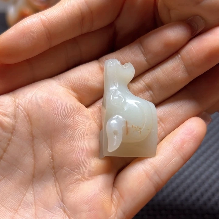 和田玉（糖玉）未镶嵌摆件