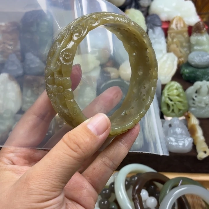 ℒ***㎁和田玉未镶嵌颈饰