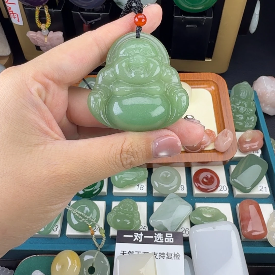 L***E石英岩玉未镶嵌颈饰