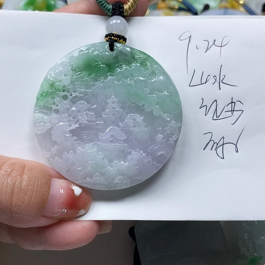胡***华颈饰未镶嵌翡翠翡翠