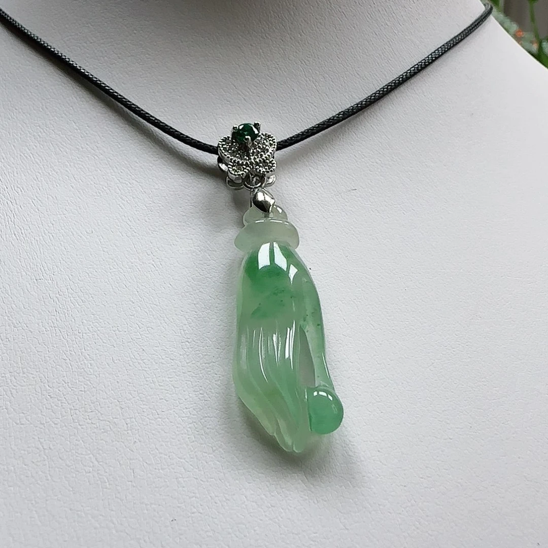 石英质玉（非洲翠）未镶嵌颈饰