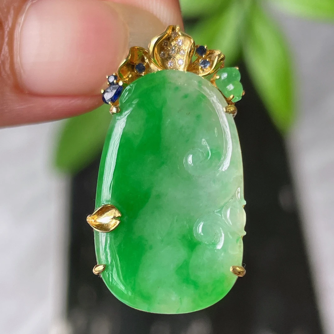 18k金镶嵌天然缅甸A货满阳绿如意翡翠吊坠