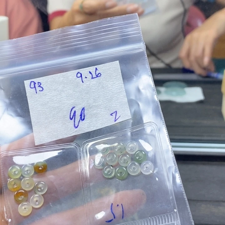 榴***欢定制翡翠未镶嵌不退