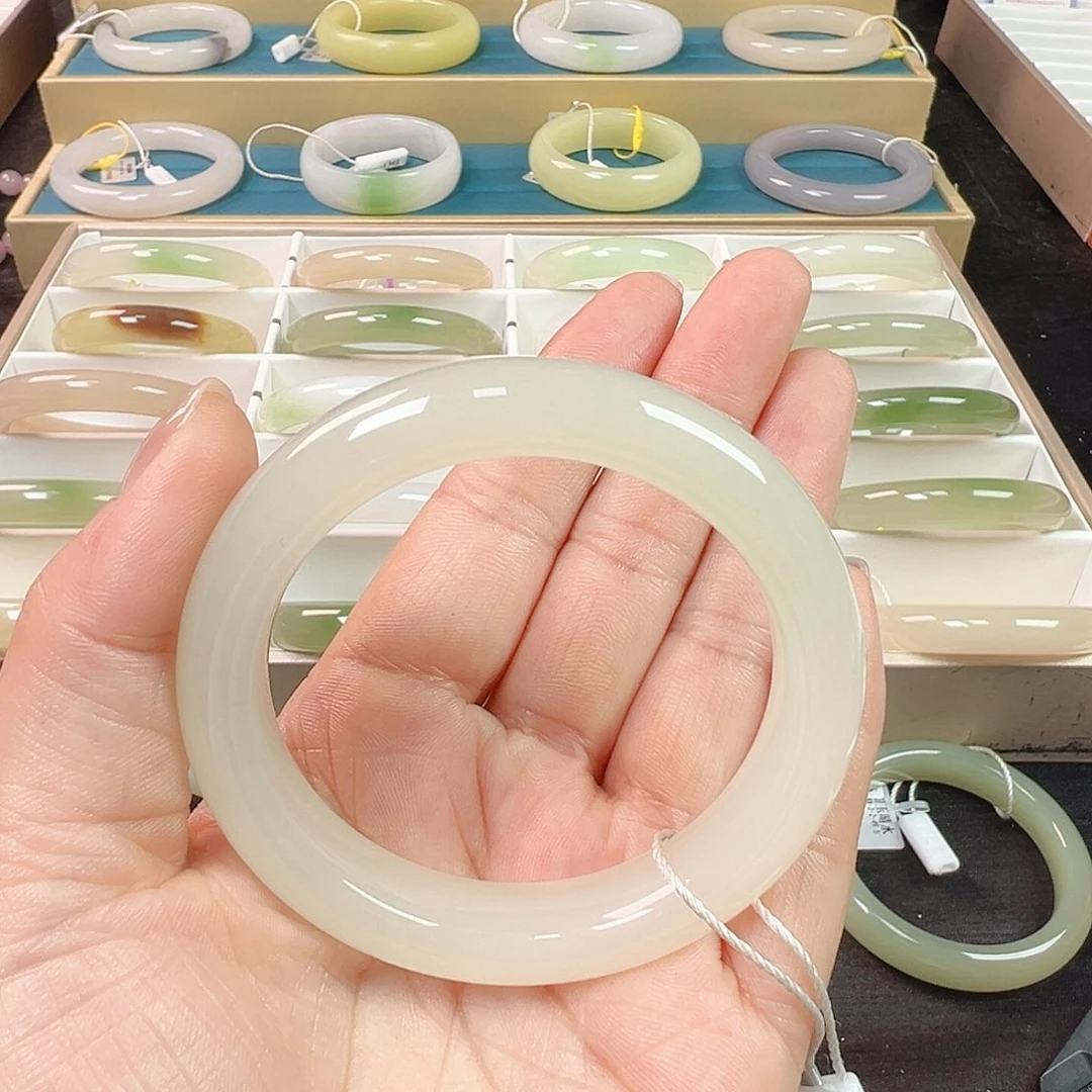 和田玉未镶嵌手镯56 57