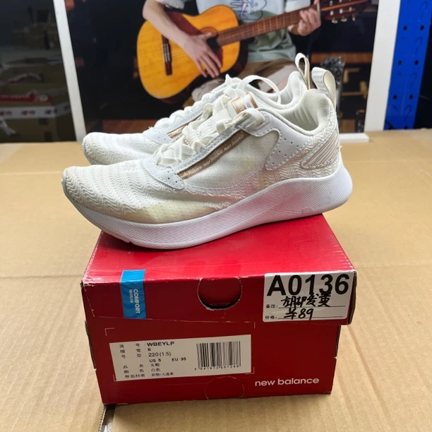 A0136 NEW BALANCE WBEYLP 35码运动鞋直播微瑕疵 无售后
