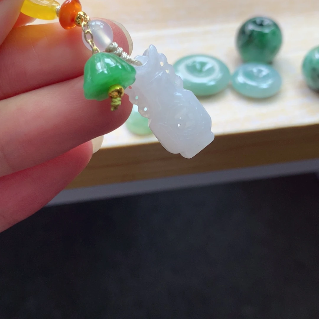 翡翠未镶嵌颈饰吊坠