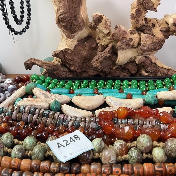 杰***措玛瑙/玉髓未镶嵌颈饰