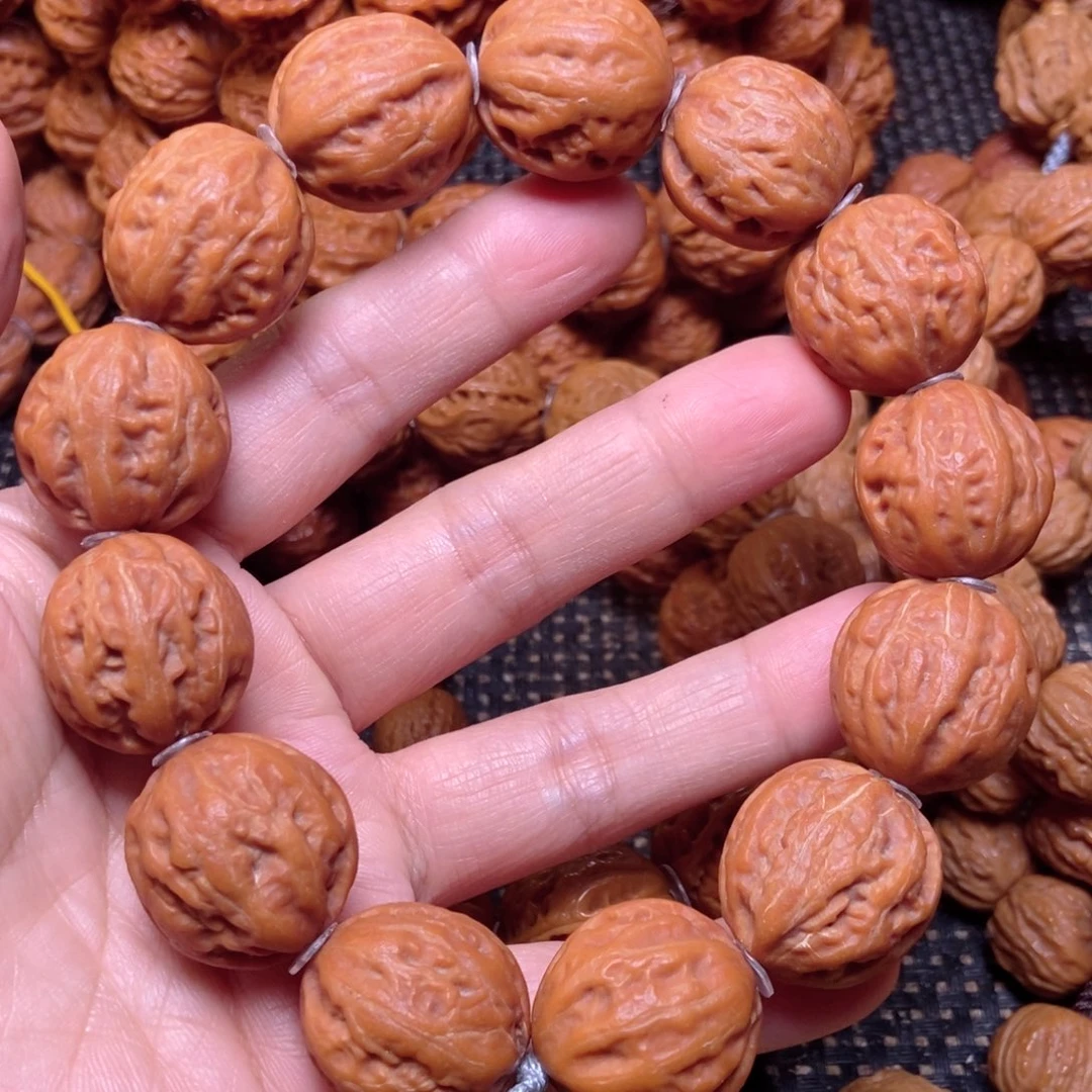 桃核吊坠纽扣手串