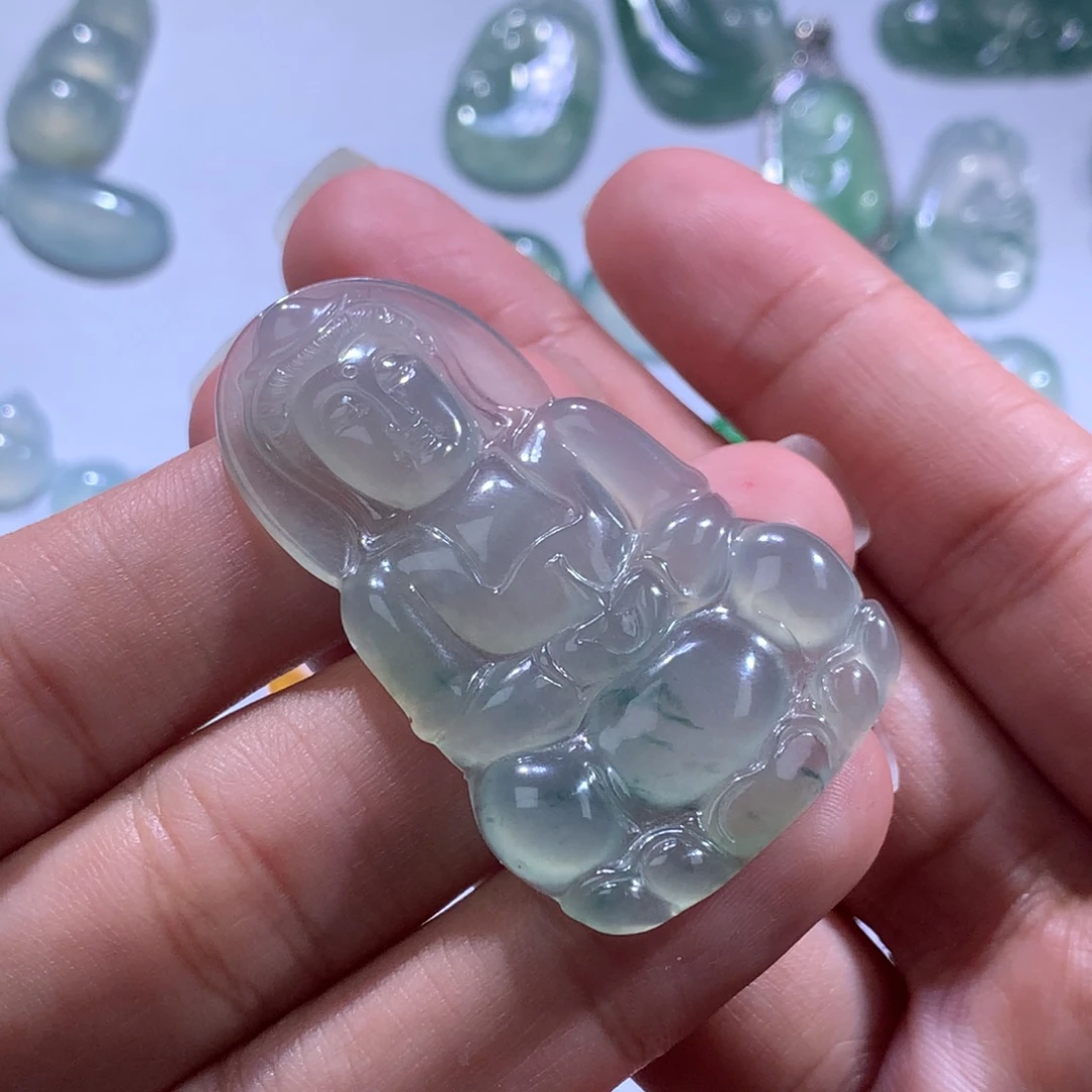 翡翠裸石未镶嵌高冰大观音牌