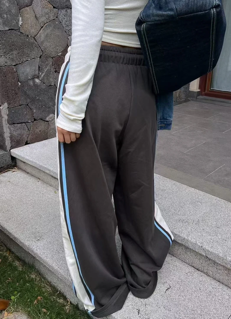 旁边拼色的慵懒宽松阔腿拖地卫裤 超爱哦