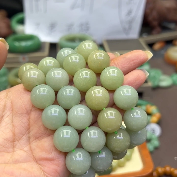 未镶嵌手镯石英岩玉