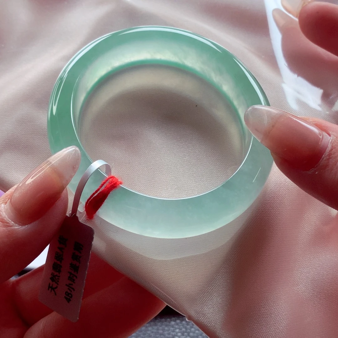 翡翠未镶嵌手镯（贵妃镯）师妹54贵妃高货微瑕对标二十万