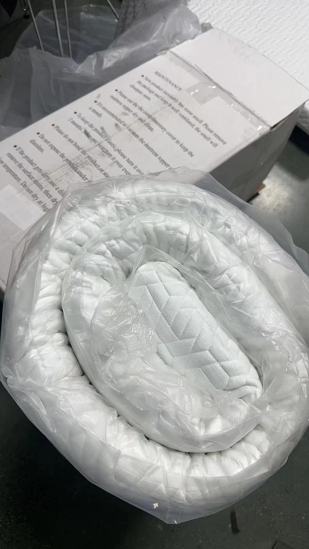 白色记忆棉床垫140*200超重款外箱破损