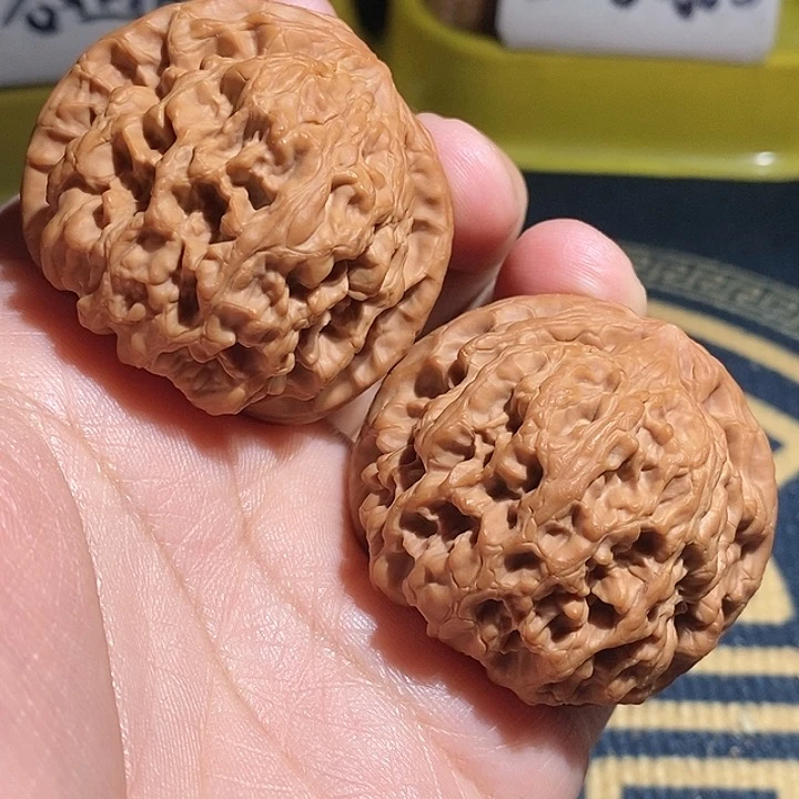 【闪购商品】文玩核桃吊坠可**茶野牛