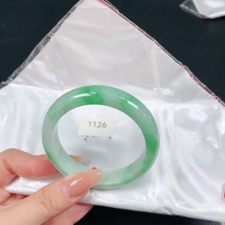翡翠手镯未镶嵌天然翡翠手镯04