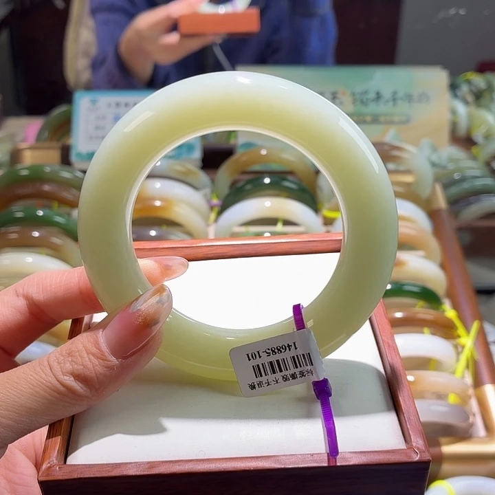 和田玉未镶嵌手镯30.  纹58/59