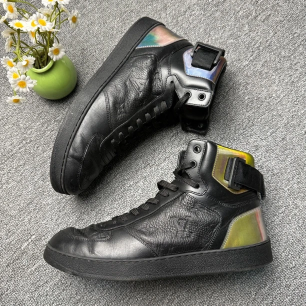 95新 LouisVuitton/路易威登 板鞋/阳/40.5码/黑色高帮 后配鞋垫