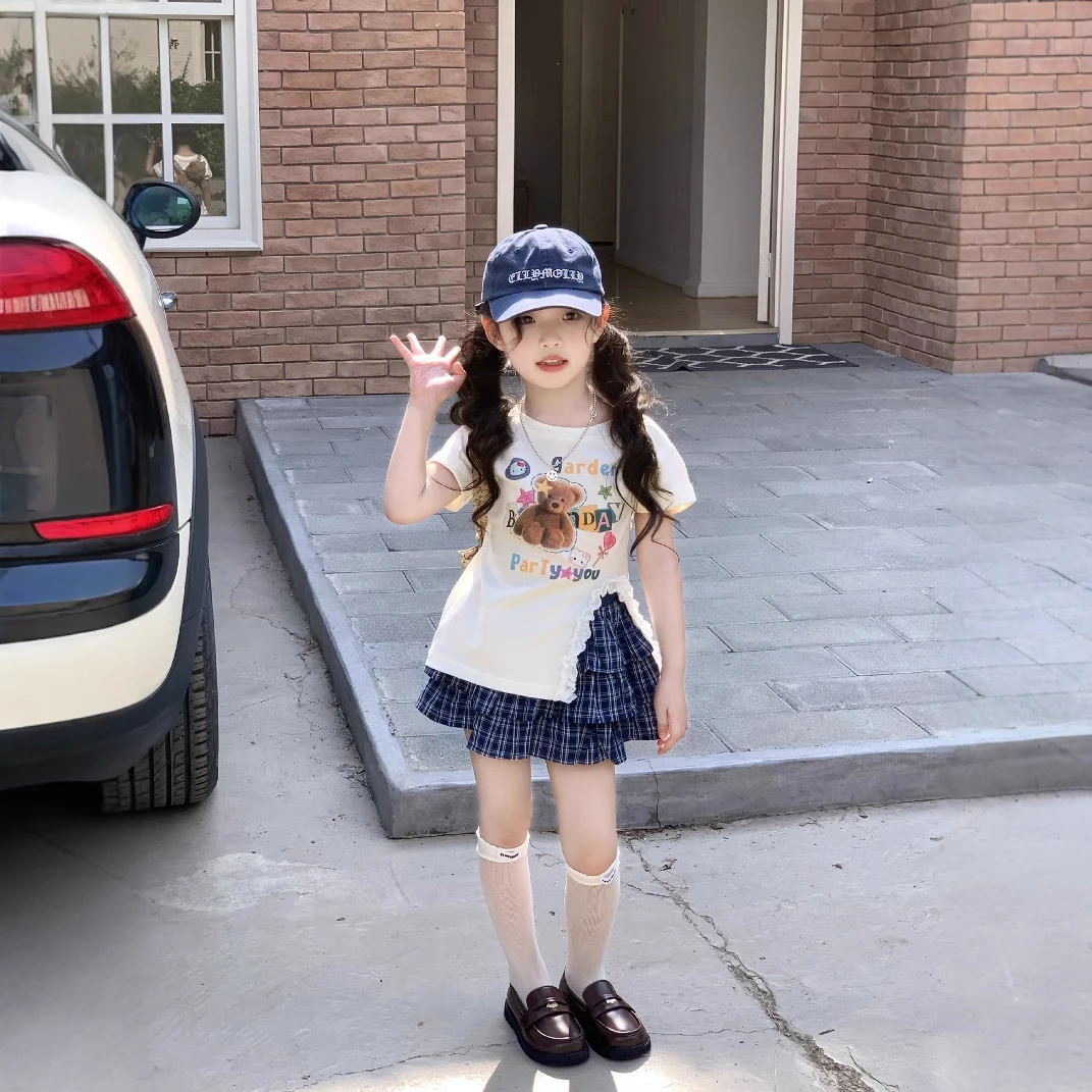 2025韩版夏季新款女童欧若风小熊印花开叉短袖格子百褶裙套装洋气