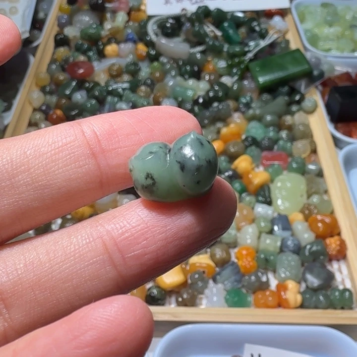 和田玉未镶嵌珠宝半成品