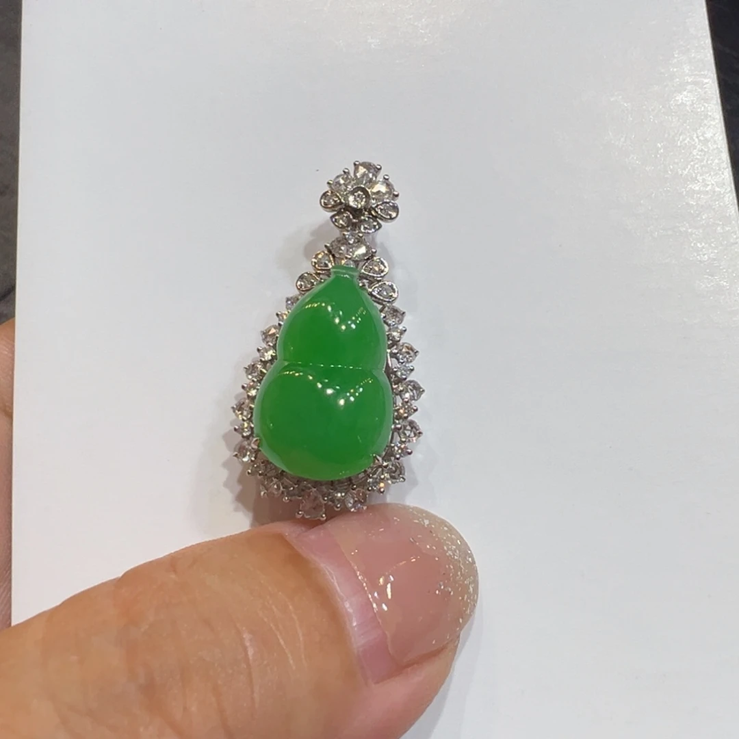 翡翠18K金镶嵌颈饰