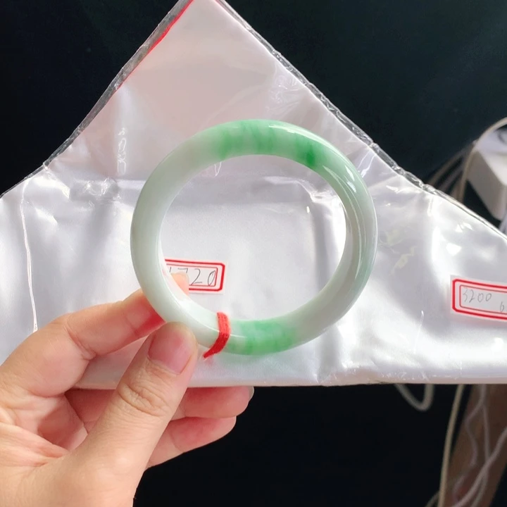 翡翠手镯未镶嵌03。