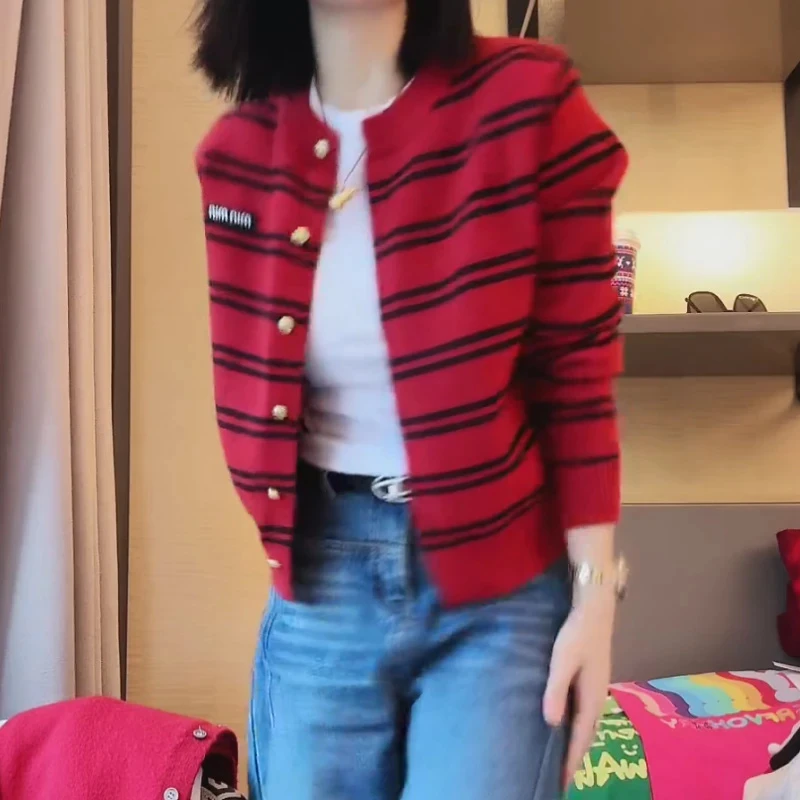 2025年新款时尚百搭春季条纹设计针织开衫欧货独特别致圆领毛衣女